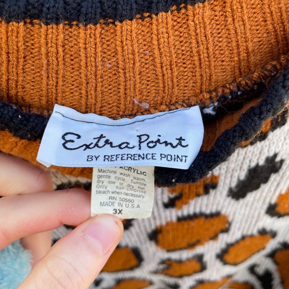 Vintage Leopard Tunic Sweater - Picture 7 of 7